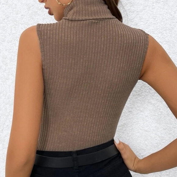 Mocha Brown Sleeveless Knit Turtleneck Top in L - Picture 2 of 5